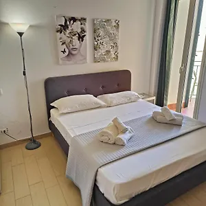 https://meithras-holiday-homes.sicilyhotelsitaly.net