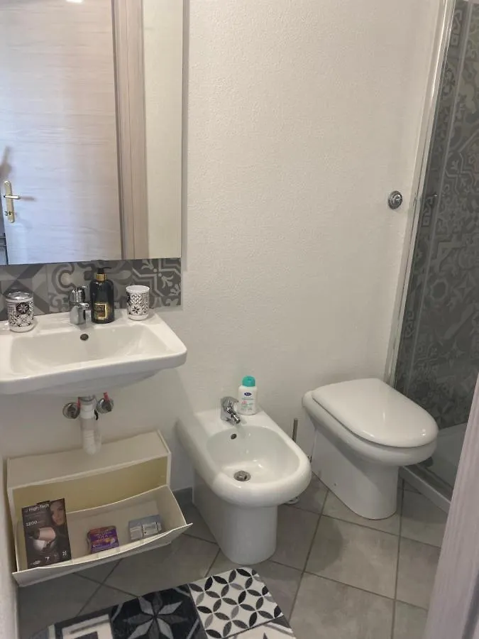 La Casa Di Giogio Hotel Monserrato Gæstehus